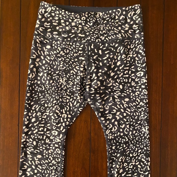 Lorna Jane Night Runner Core Leggings - Picture 4 of 7